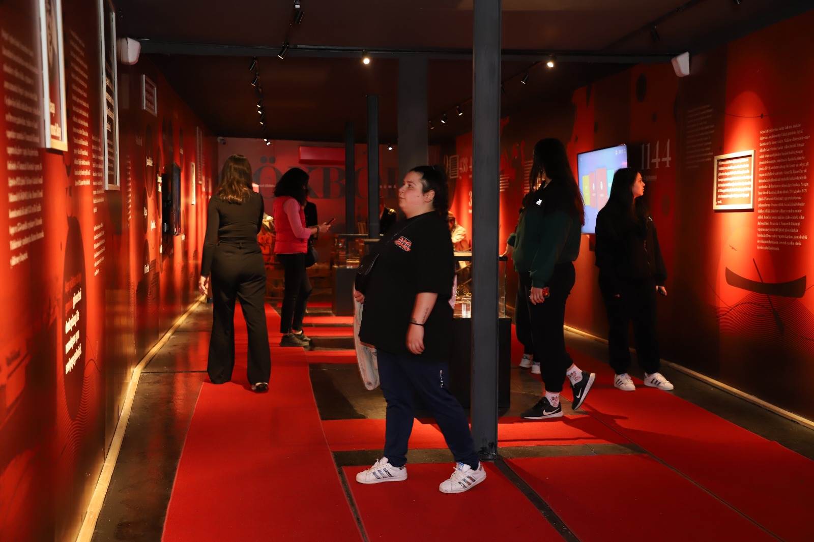 TARİHİ GEMİ ZİYAREÇİLERİNİ AĞIRLIYOR